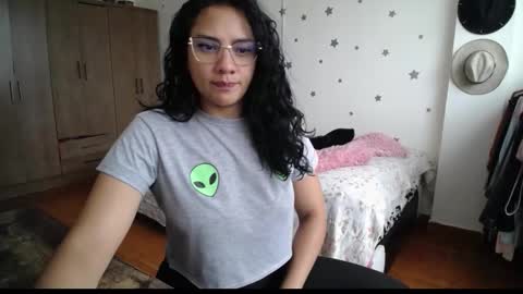 Snapshot of thaliacooper chatting on 10-28-25, 06:32 online show from 10-28-25, 06:32