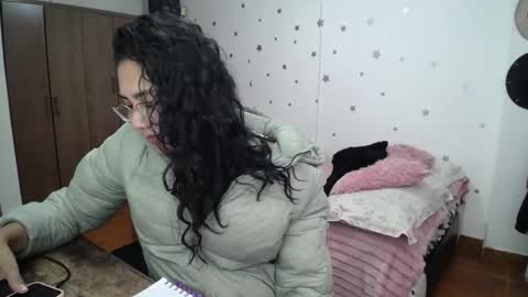 Snapshot of thaliacooper chatting on 12-22-25, 01:46 online show from 12-22-25, 01:46