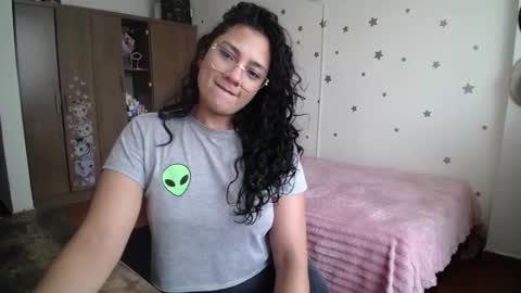 Snapshot of thaliacooper chatting on 03-19-26, 05:39 online show from 03-19-26, 05:39