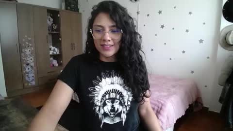 Snapshot of thaliacooper chatting on 03-25-26, 05:52 online show from 03-25-26, 05:52