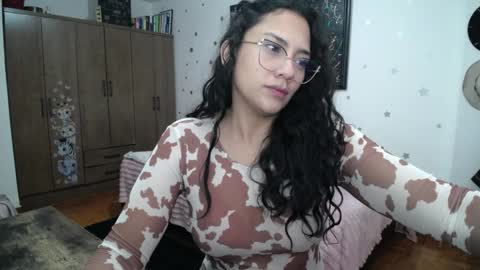 Snapshot of thaliacooper chatting on 04-04-26, 04:44 online show from 04-04-26, 04:44