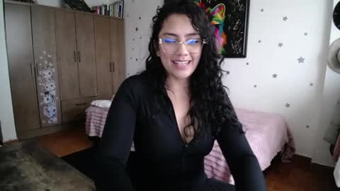 Snapshot of thaliacooper chatting on 04-11-26, 10:25 online show from 04-11-26, 10:25