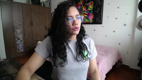 Snapshot of thaliacooper chatting on 04-14-26, 05:30 online show from 04-14-26, 05:30