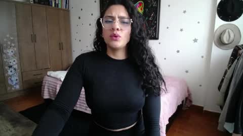 Snapshot of thaliacooper chatting on 04-17-26, 05:49 online show from 04-17-26, 05:49