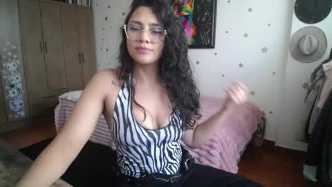 Snapshot of thaliacooper chatting on 04-18-26, 07:58 online show from 04-18-26, 07:58