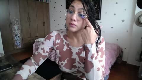 Snapshot of thaliacooper chatting on 04-19-26, 08:33 online show from 04-19-26, 08:33