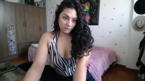 Snapshot of thaliacooper chatting on 04-25-26, 07:11 online show from 04-25-26, 07:11