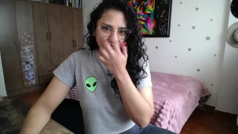 Snapshot of thaliacooper chatting on 04-29-26, 04:44 online show from 04-29-26, 04:44