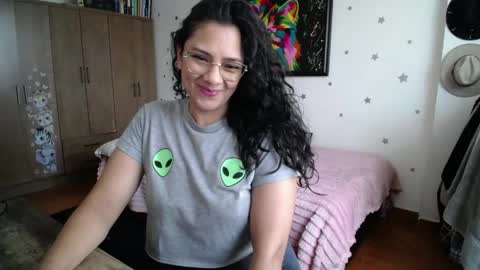 Snapshot of thaliacooper chatting on 05-18-26, 06:14 online show from 05-18-26, 06:14