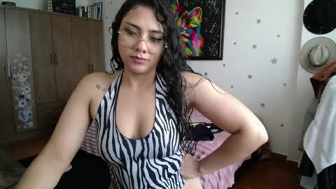 Snapshot of thaliacooper chatting on 06-28-26, 06:58 online show from 06-28-26, 06:58