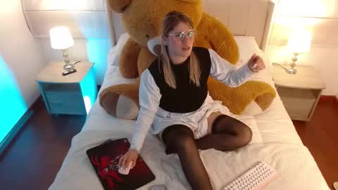 Snapshot of thamarajane1 chatting on 12-24-24, 12:22 online show from 12-24-24, 12:22