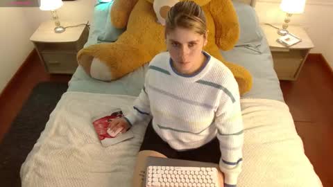 Snapshot of thamarajane1 chatting on 01-08-25, 09:23 online show from 01-08-25, 09:23