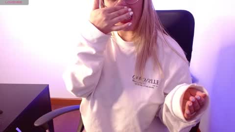 Snapshot of thamarajane1 chatting on 02-14-25, 06:40 online show from 02-14-25, 06:40