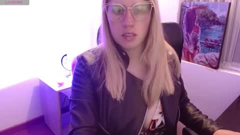 Snapshot of thamarajane1 chatting on 02-20-25, 12:15 online show from 02-20-25, 12:15