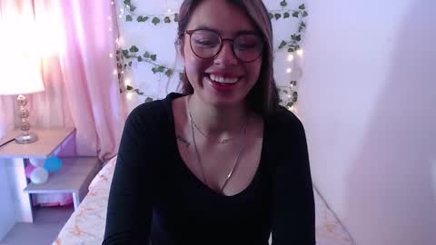 Snapshot of thamarajane1 chatting on 09-21-25, 12:07 online show from 09-21-25, 12:07