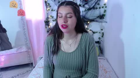 Snapshot of thamarajane1 chatting on 10-22-25, 12:27 online show from 10-22-25, 12:27