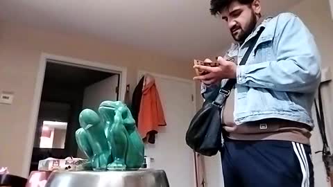 Guy online show from 11-01-25, 07:27