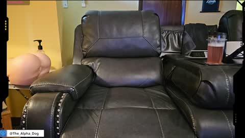 Snapshot of the_alpha_dog_xxx chatting on 02-01-25, 05:47 the_alpha_dog_xxx online show from 02-01-25, 05:47
