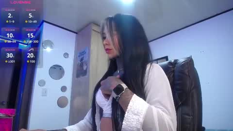 Snapshot of the_best_fox chatting on 06-23-26, 04:32 the girl of your dreams online show from 06-23-26, 04:32