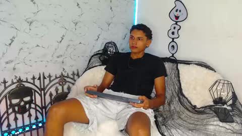 Snapshot of the_crack71 chatting on 10-05-25, 04:27 Sean OPry online show from 10-05-25, 04:27