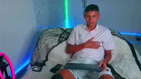 Snapshot of the_crack71 chatting on 10-11-25, 01:53 Sean OPry online show from 10-11-25, 01:53