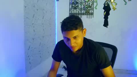 Snapshot of the_crack71 chatting on 10-26-25, 02:23 Sean OPry online show from 10-26-25, 02:23