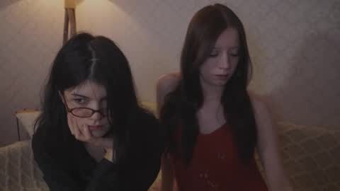 EllaLyn online show from 11-09-25, 08:51