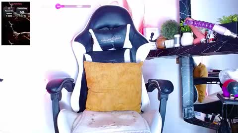 the dog lian online show from 11-26-25, 01:17