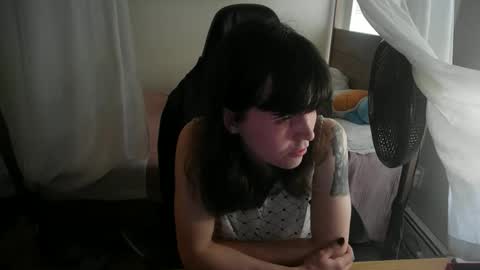 Snapshot of the_dough_nut chatting on 05-10-26, 08:47 The Dough-Nut online show from 05-10-26, 08:47
