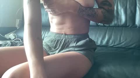 Snapshot of the_emmarouge chatting on 10-02-25, 12:50 the_emmarouge online show from 10-02-25, 12:50