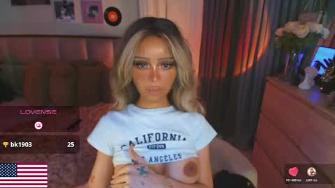 Snapshot of the_enchantressxx chatting on 04-25-26, 11:46 nabi butterfly online show from 04-25-26, 11:46