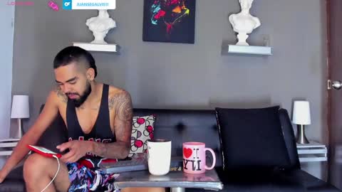 Snapshot of the_golden_boys chatting on 02-05-25, 01:22 SCOTT THEO KAMERON GENDERSON online show from 02-05-25, 01:22