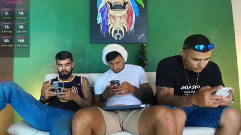 SCOTT  THEO  KAMERON  GENDERSON online show from 12-15-25, 09:41