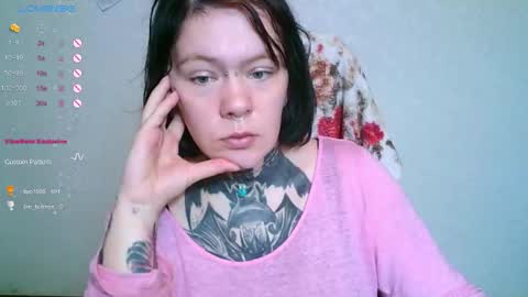 Snapshot of the_ice_owl chatting on 10-09-25, 06:00 the_ice_owl online show from 10-09-25, 06:00