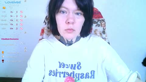 Snapshot of the_ice_owl chatting on 10-12-25, 05:39 the_ice_owl online show from 10-12-25, 05:39