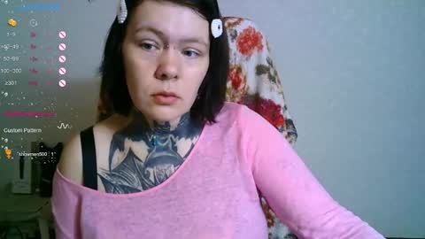 Snapshot of the_ice_owl chatting on 10-18-25, 06:58 the_ice_owl online show from 10-18-25, 06:58