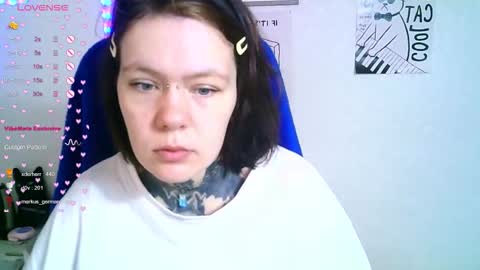 Snapshot of the_ice_owl chatting on 11-06-25, 04:57 the_ice_owl online show from 11-06-25, 04:57