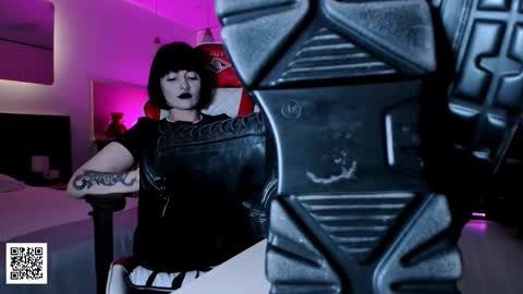 Snapshot of the_inamorata chatting on 10-06-25, 09:23 Goddess Misha online show from 10-06-25, 09:23