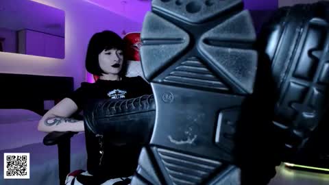 Snapshot of the_inamorata chatting on 10-29-25, 09:16 Goddess Misha online show from 10-29-25, 09:16