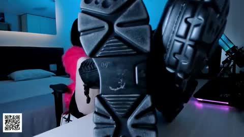 Snapshot of the_inamorata chatting on 11-04-25, 09:03 Goddess Misha online show from 11-04-25, 09:03