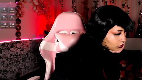 ...  ... online show from 10-12-25, 05:06