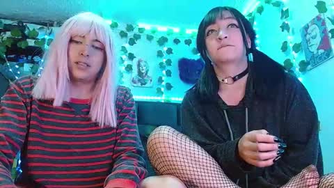 Snapshot of the_lesbian_game chatting on 01-24-25, 07:51 the_lesbian_game online show from 01-24-25, 07:51
