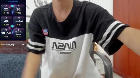 Snapshot of the_mark_king chatting on 03-10-26, 05:51 T H E M A R K K I N G online show from 03-10-26, 05:51