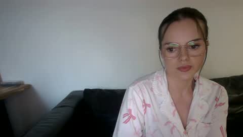 Jade online show from 07-21-26, 07:05