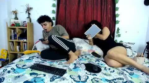 Snapshot of the_r00m chatting on 10-07-25, 09:23 Jaime Angela online show from 10-07-25, 09:23