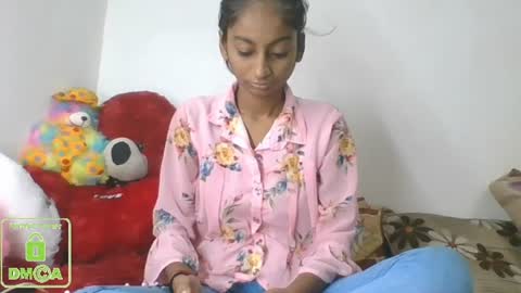 Snapshot of the_right_girl chatting on 12-18-24, 05:15 Suzan Sexy online show from 12-18-24, 05:15
