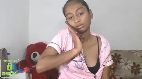 Snapshot of the_right_girl chatting on 01-16-25, 10:32 Suzan Sexy online show from 01-16-25, 10:32