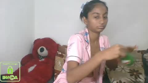 Snapshot of the_right_girl chatting on 01-17-25, 08:13 Suzan Sexy online show from 01-17-25, 08:13