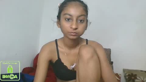 Snapshot of the_right_girl chatting on 02-08-25, 07:15 Suzan Sexy online show from 02-08-25, 07:15