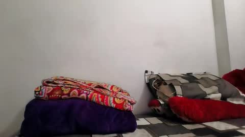Snapshot of the_right_girl chatting on 09-15-25, 06:24 Suzan Sexy online show from 09-15-25, 06:24